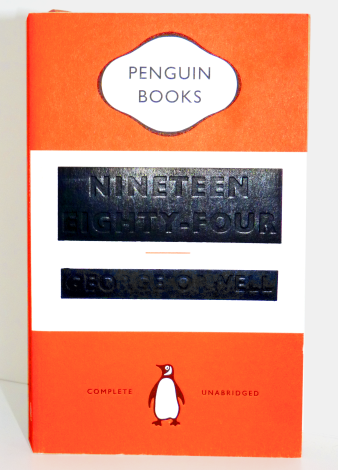 George Orwell: "Nineteen Eighty-Four", Penguin Books 2013 (Great Orwell Collection), ISBN: 978-0-141-39304-9