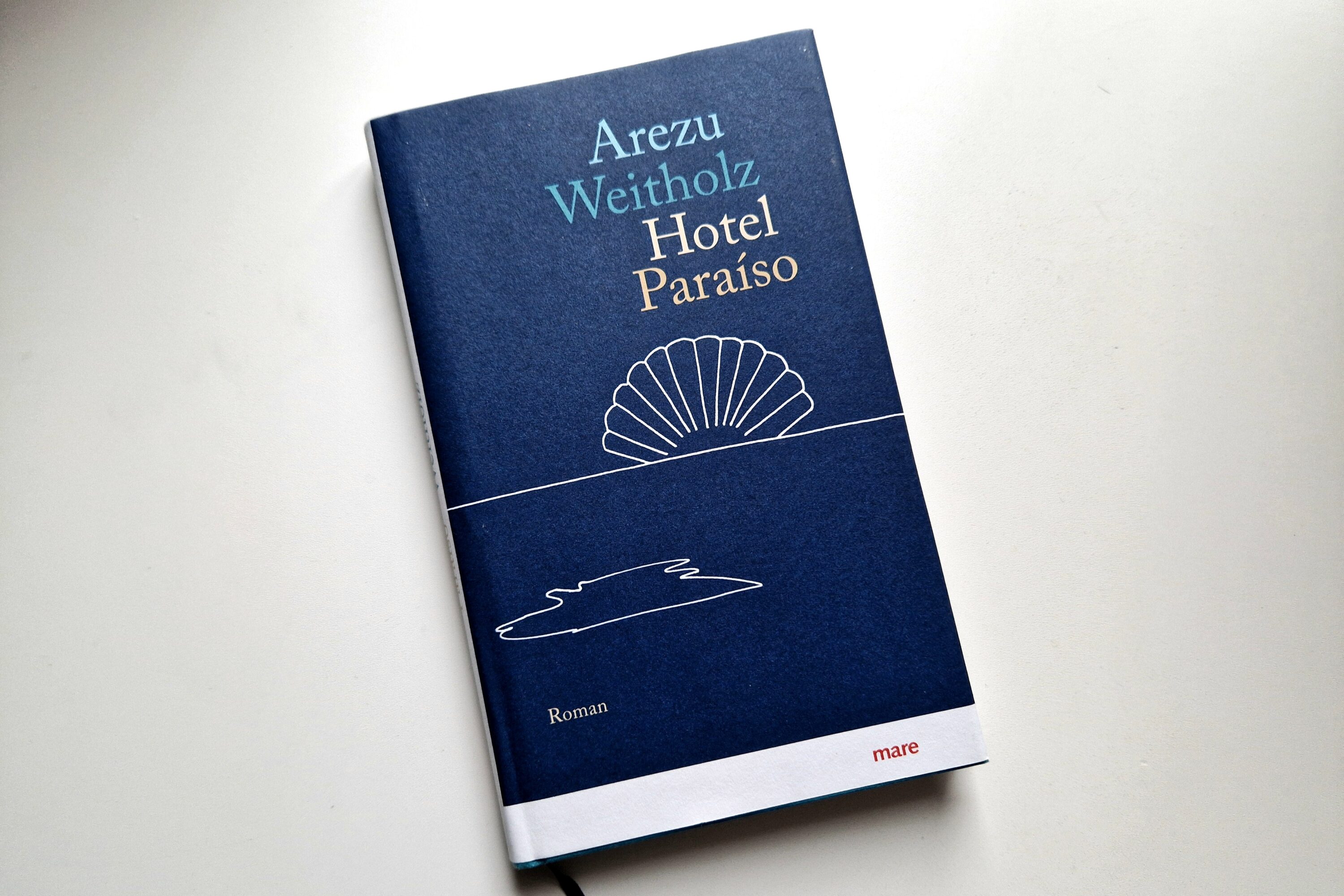 Arezu Weitholz: „Hotel Paraíso“